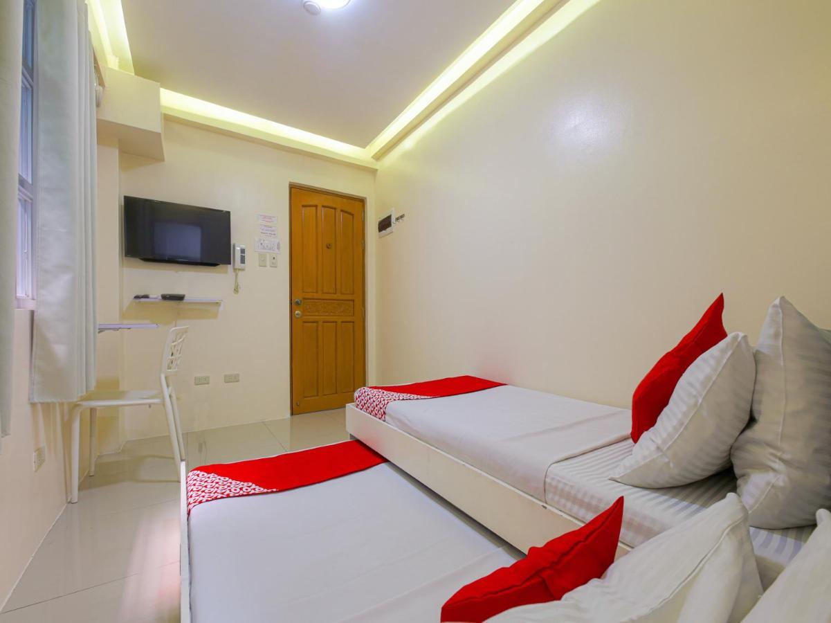Oyo 783 Freemont Place Paranaque City Exterior foto